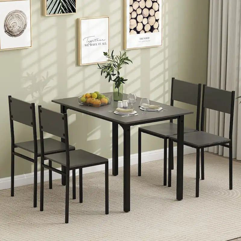 Table et chaises de salle à manger de style industriel