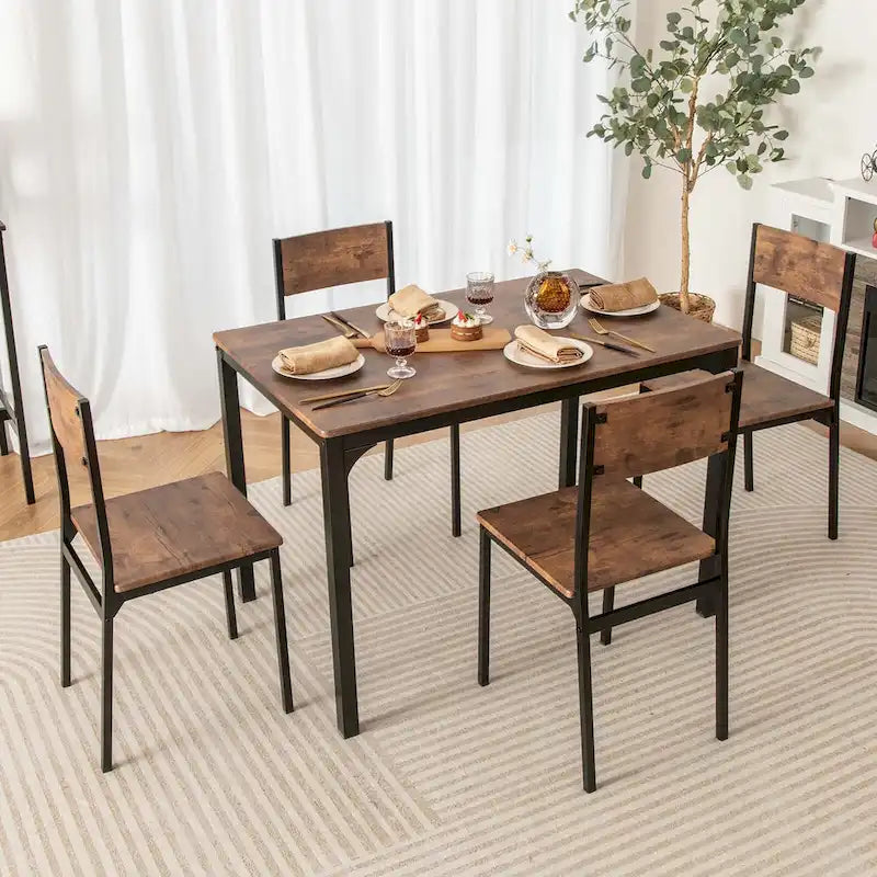 Table et chaises de salle à manger de style industriel