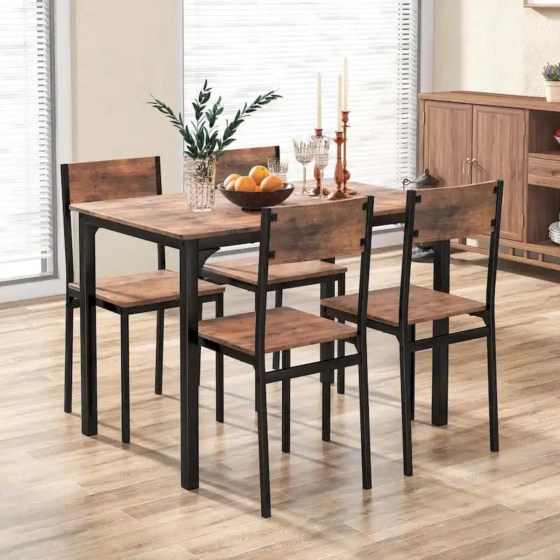 Table et chaises de salle à manger de style industriel