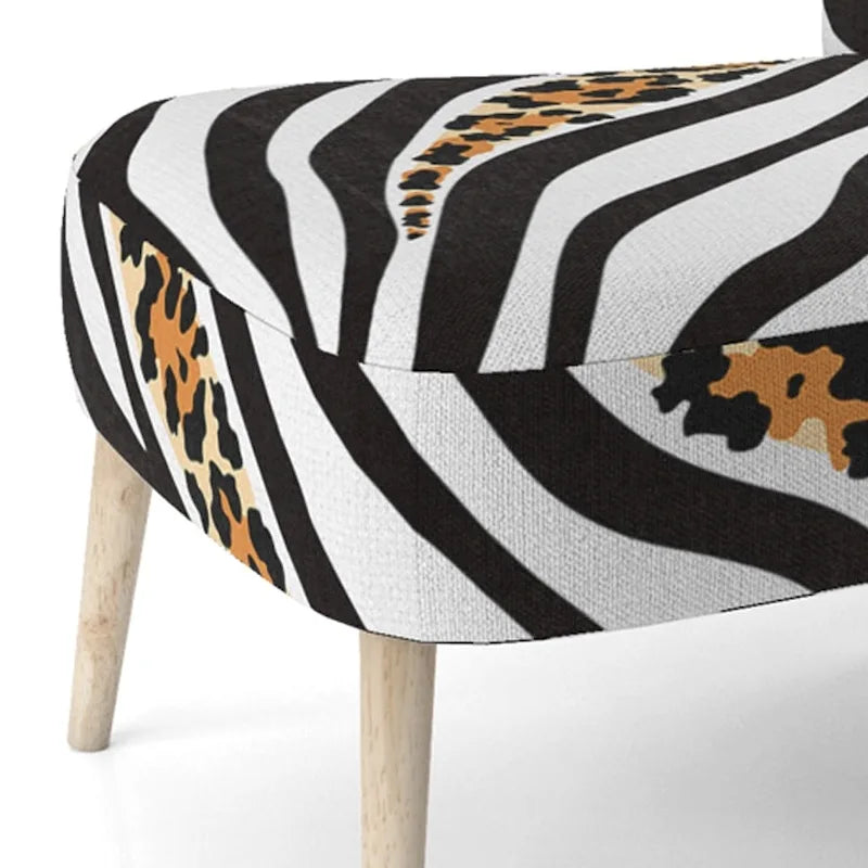 Fauteuil et chaise longue à motifs zébrés et léopard mélangés