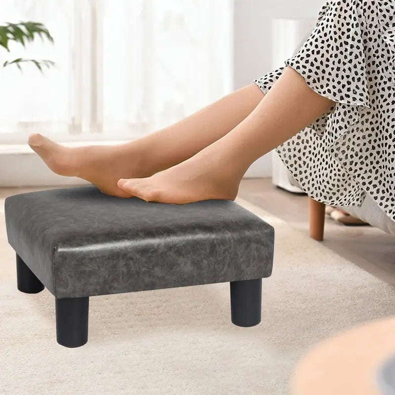 Petit tabouret carré rembourré — Repose-pieds de style moderne