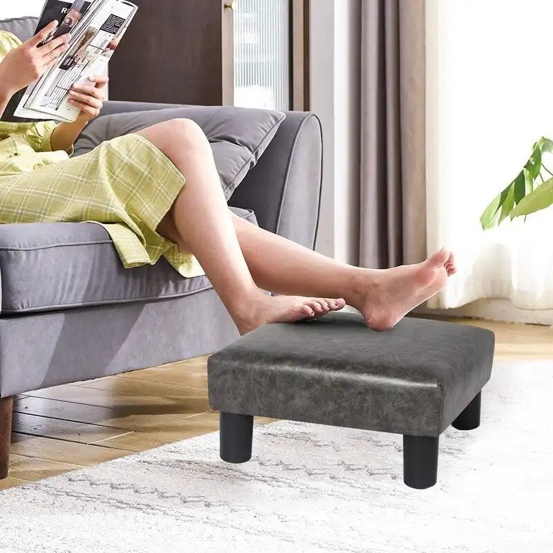 Petit tabouret carré rembourré — Repose-pieds de style moderne