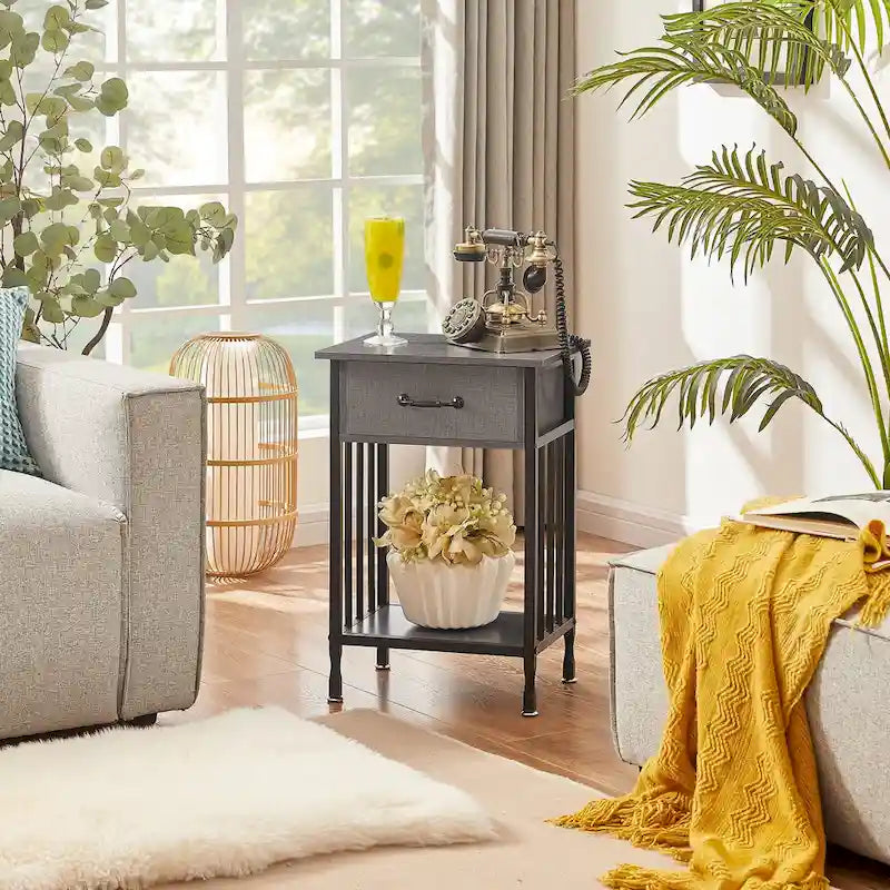 Table de chevet de style moderne avec tiroir et étagère