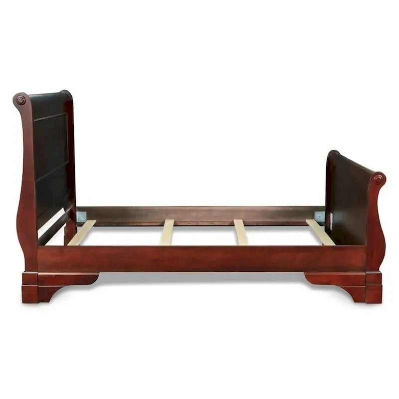 Lit queen-size avec un design classique de lit traîneau