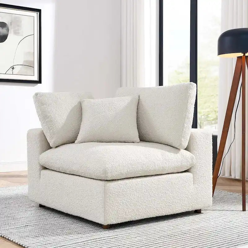 Fauteuil d'angle en tissu bouclé surrembourré, garni de duvet Commix
